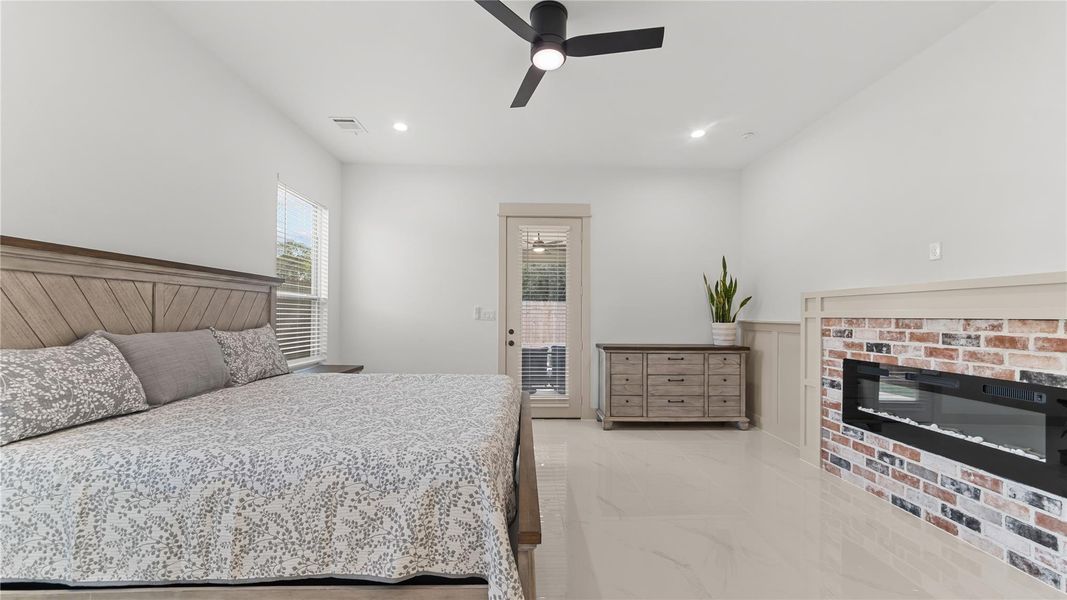 Furnished interior view inside a new home in , Tomball (Image 7).