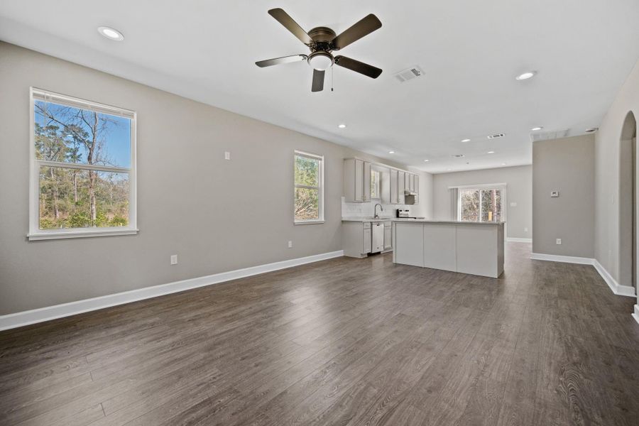 Spacious, unfurnished interior of a new home in , Shepherd (Image 13).