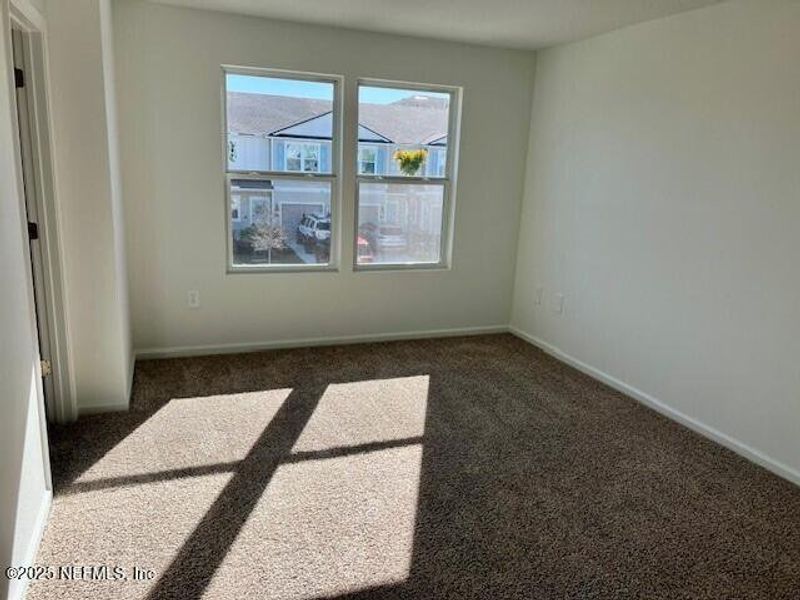 Spacious, unfurnished interior of a new home in The Landing, Middleburg (Image 25).