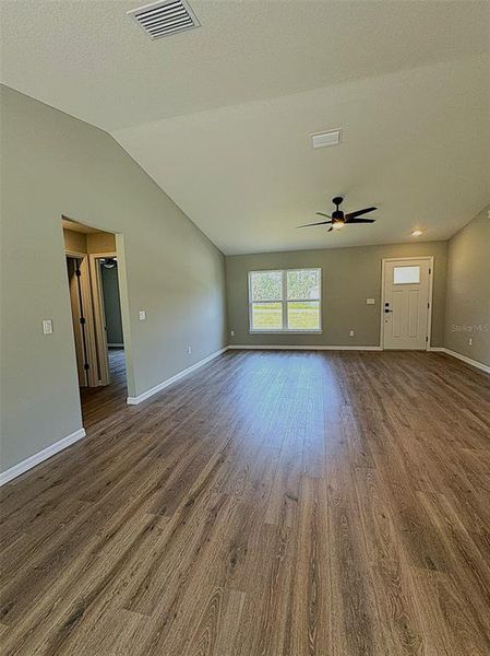 Spacious, unfurnished interior of a new home in , Ocala (Image 18).