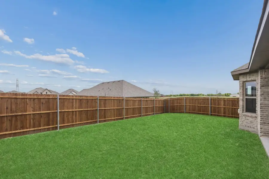 Exterior details and patio area of a home in Las Lomas, Forney (Image 3).