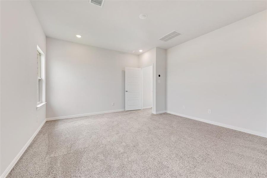 Spacious, unfurnished interior of a new home in Spiritas Ranch, Little Elm (Image 23).