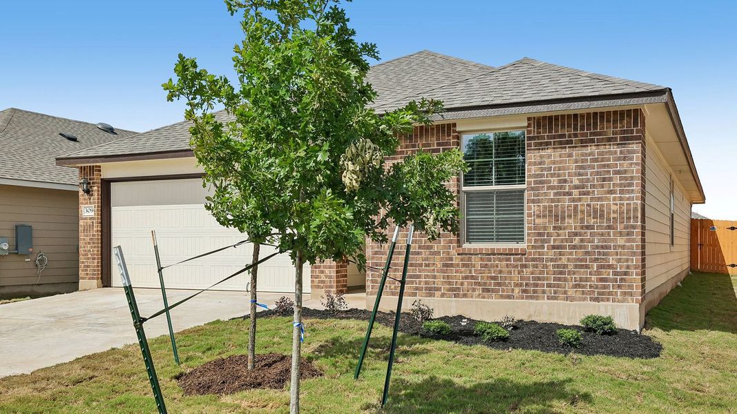 Exterior details and patio area of a home in Turnbo Ranch, Killeen (Image 3).