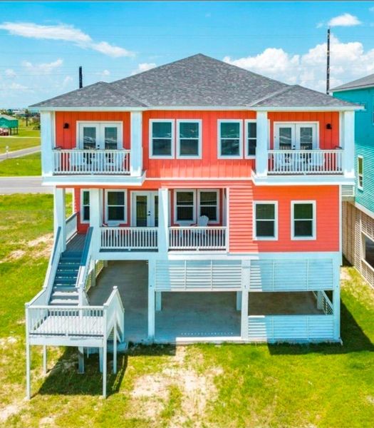 Exterior details and patio area of a home in , Galveston (Image 23).