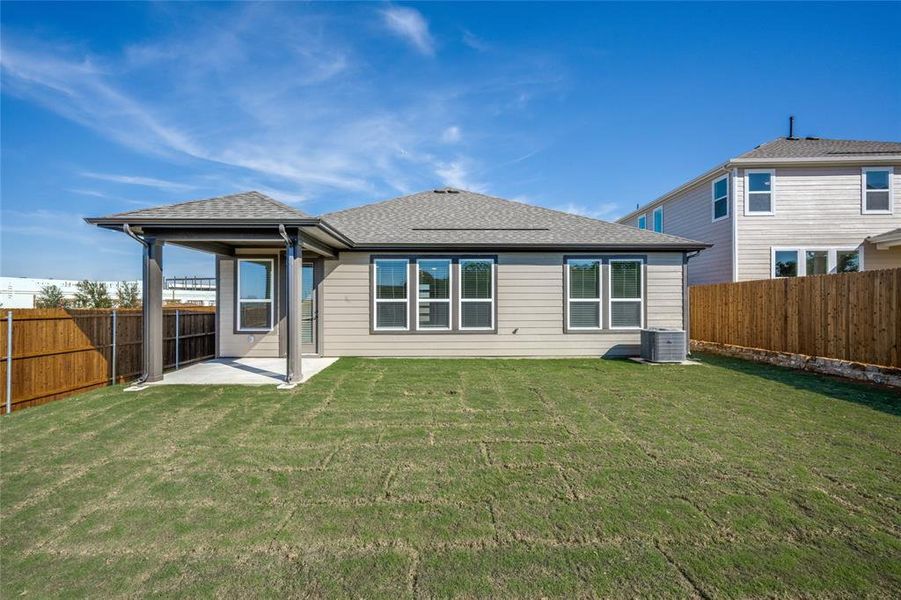 Exterior details and patio area of a home in Eagle Creek, Denton (Image 3).