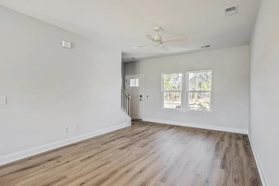 Spacious, unfurnished interior of a new home in , Holly Hill (Image 9).