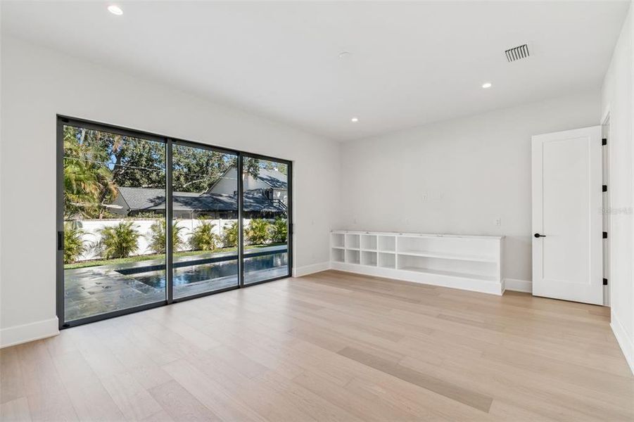 Spacious, unfurnished interior of a new home in , Tampa (Image 51).