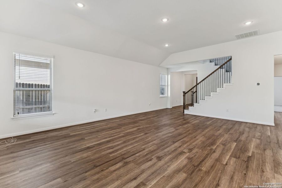 Spacious, unfurnished interior of a new home in Rhine Valley, Schertz (Image 48).