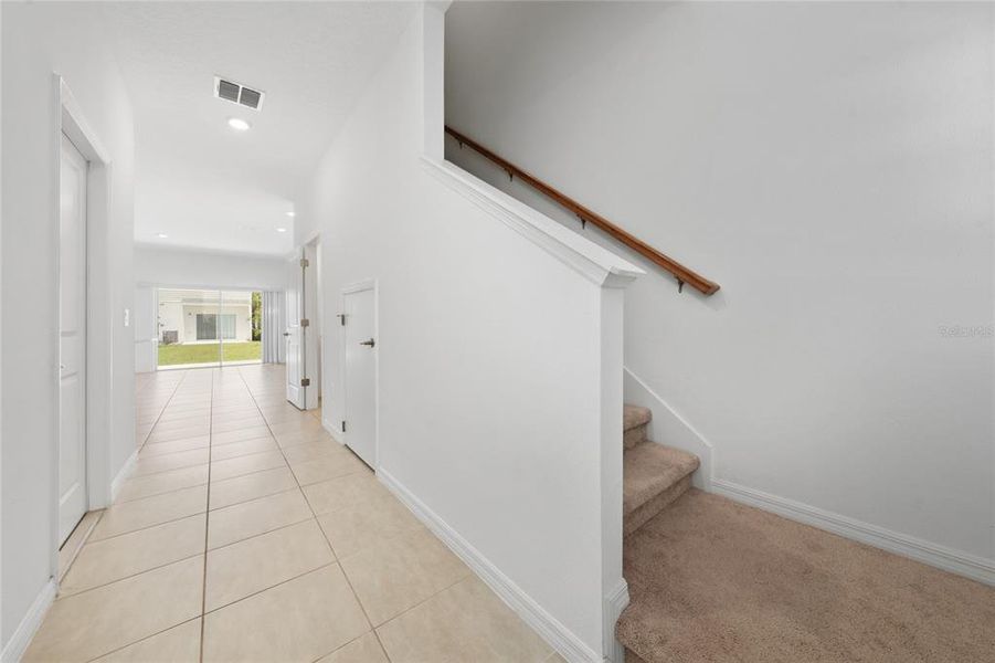 Spacious, unfurnished interior of a new home in , St. Cloud (Image 20).