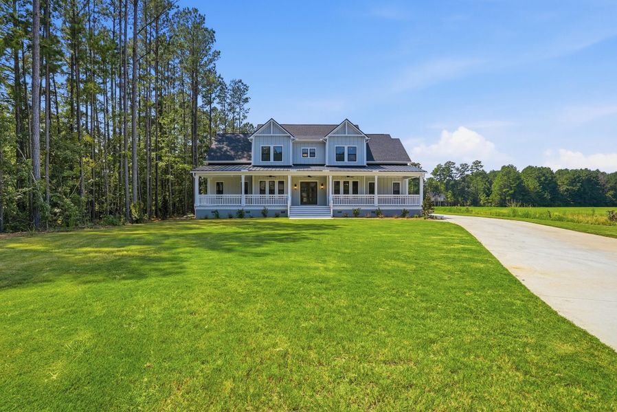 Exterior details and patio area of a home in , Moncks Corner (Image 32).