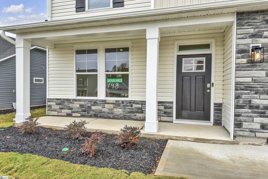 Exterior details and patio area of a home in Lynbrook, Boiling Springs (Image 3).