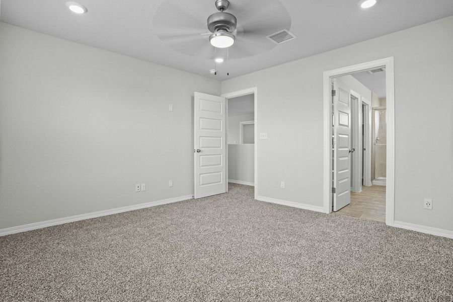 Representative unfurnished interior of a home built from the Blue Agave by View Homes in Paseos Del Este, Horizon City (Image 22).