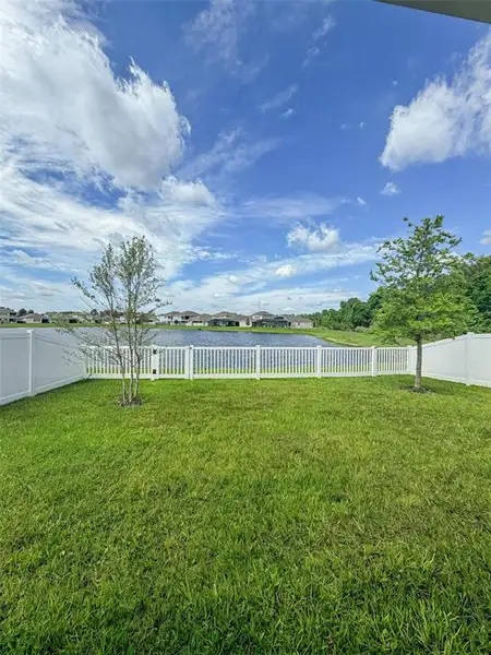 Exterior details and patio area of a home in , Debary (Image 3).