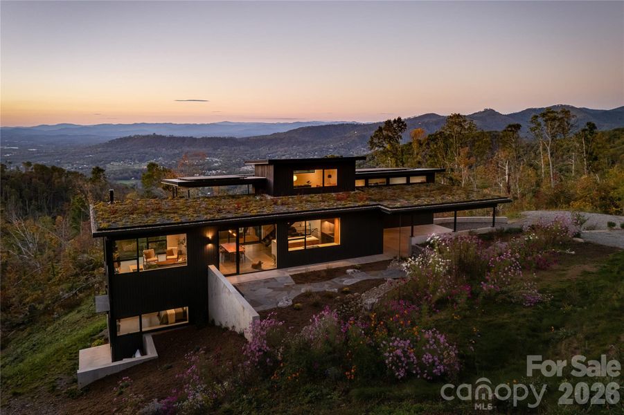 Image 44 of a home in .