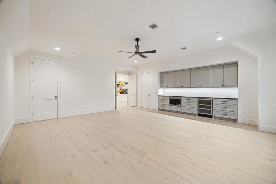 Spacious, unfurnished interior of a new home in , Houston (Image 22).