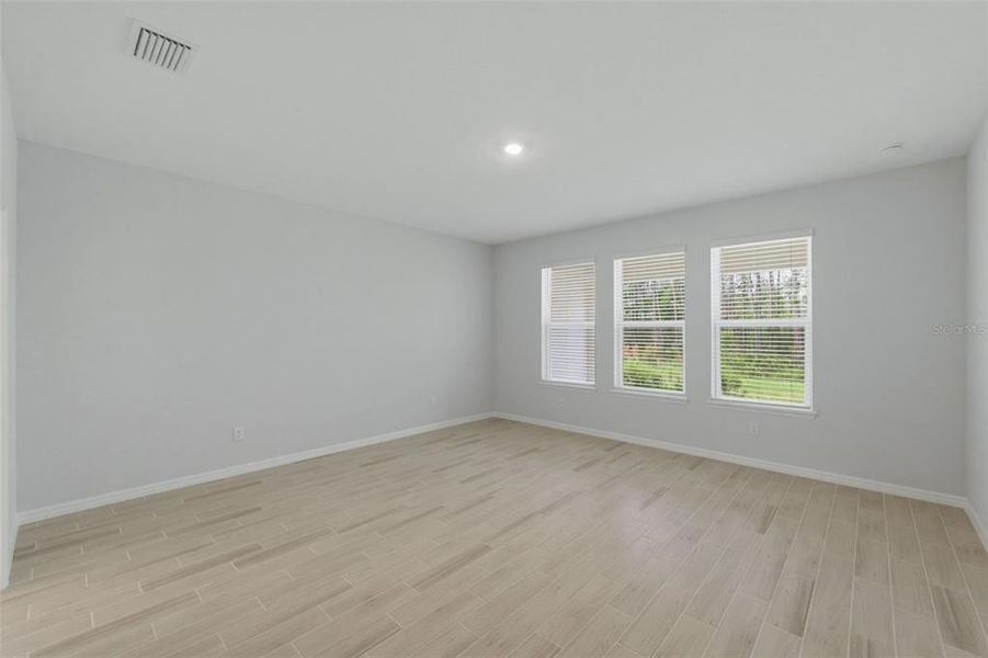 Spacious, unfurnished interior of a new home in Hammock at Two Rivers, Zephyrhills (Image 64).