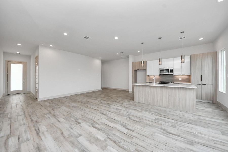 Spacious, unfurnished interior of a new home in Agua, Houston (Image 23). Spacious, unfurnished interior of a new home in Agua, Houston (Image 23).