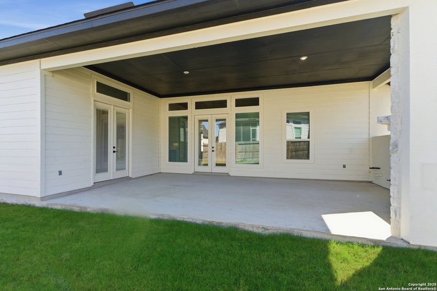 Exterior details and patio area of a home in Mesa Western, Cibolo (Image 3).