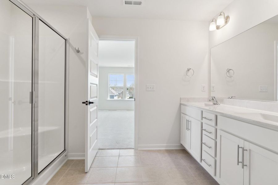 26- HHHunt Homes Franklin Primary Bathro