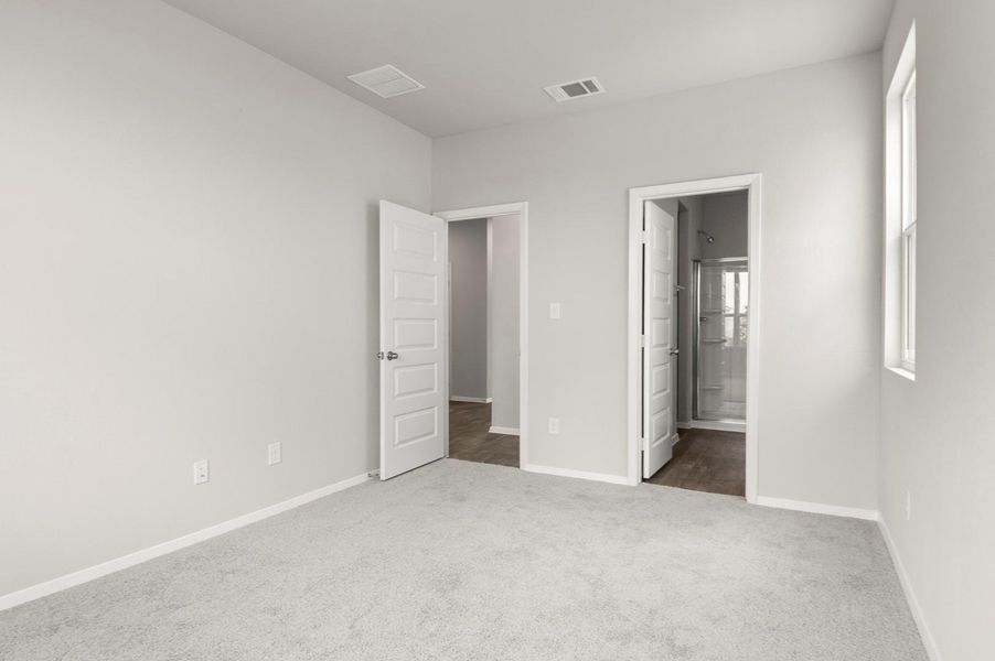 Spacious, unfurnished interior of a new home in Harvest Ridge, Elgin (Image 23).