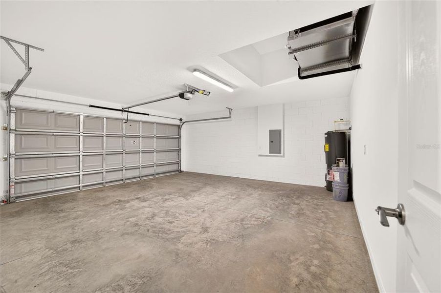 Spacious, unfurnished interior of a new home in , Ocala (Image 29).