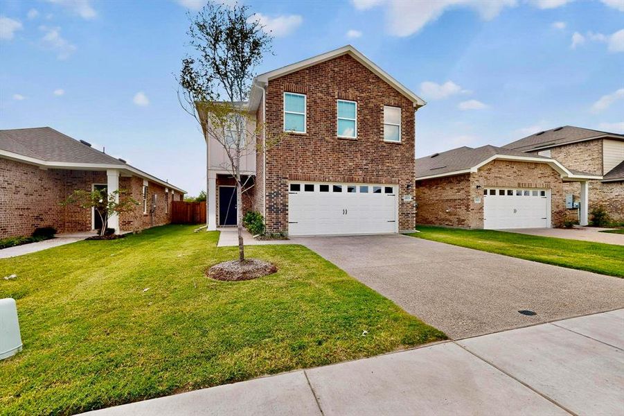 Front exterior of a new home in Meadow Park, Melissa, TX, highlighting curb appeal (Image 23). Front exterior of a new home in Meadow Park, Melissa, TX, highlighting curb appeal (Image 23).