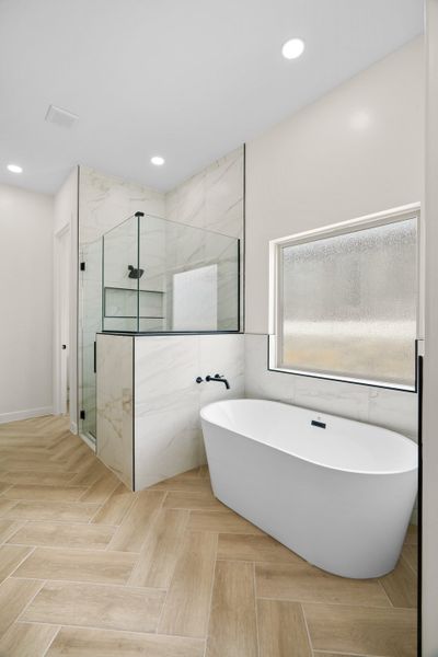 Furnished interior view inside a new home in Verdancia, El Paso (Image 30).