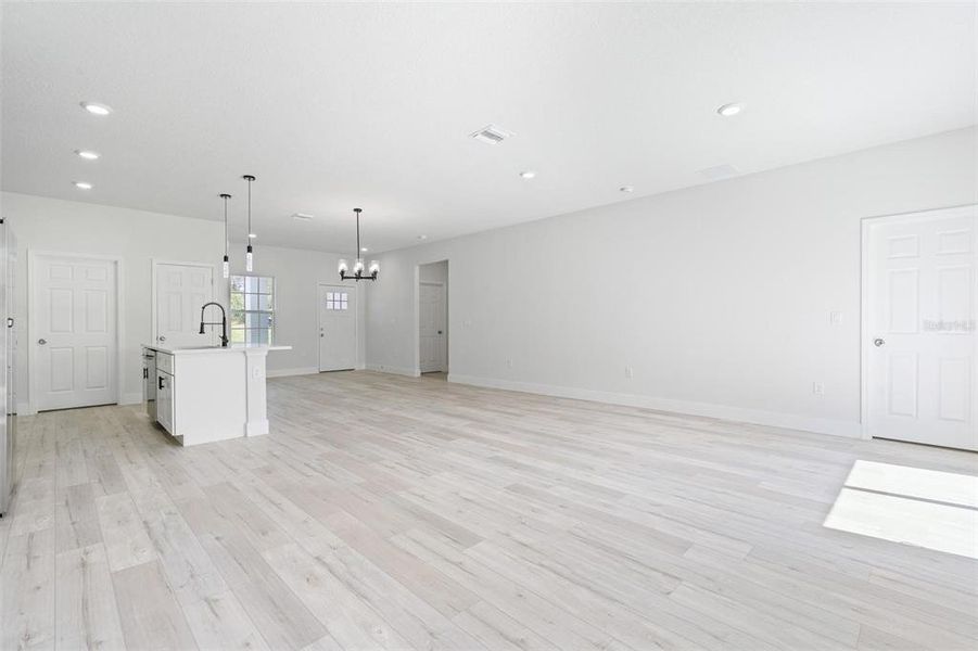 Spacious, unfurnished interior of a new home in , Ocala (Image 25).