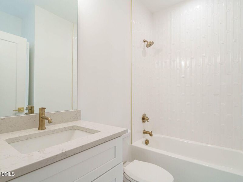 008-1280x960-bathroom