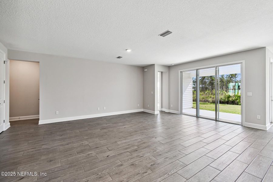 Spacious, unfurnished interior of a new home in Tributary 70', Yulee (Image 16).