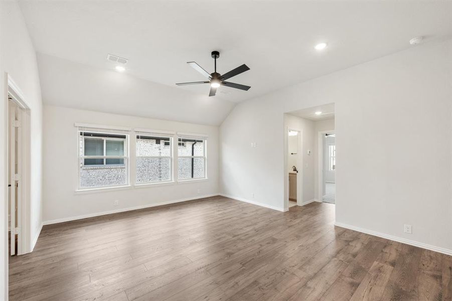 Spacious, unfurnished interior of a new home in Mockingbird Heights, Midlothian (Image 34).