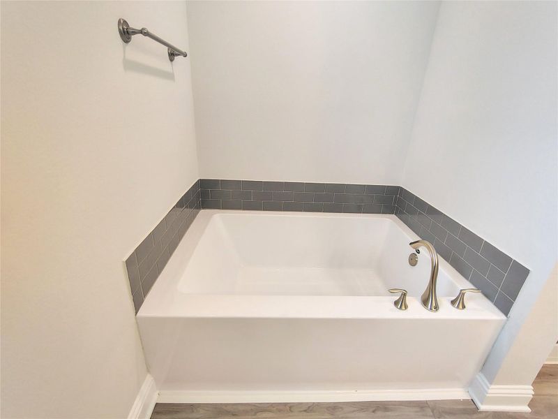 STOCK PHOTO PRIMARY LARGE GARDEN SOAKING TUB