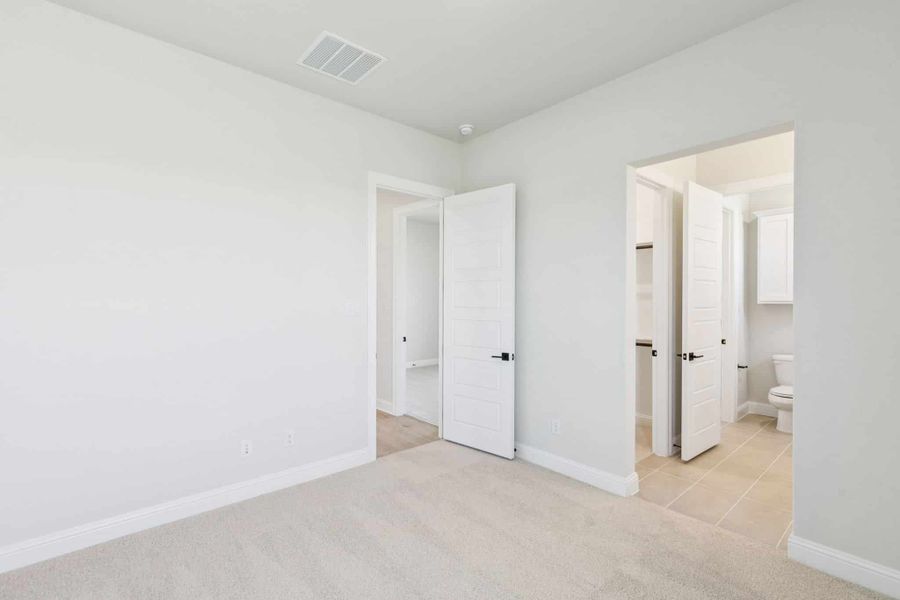 Spacious, unfurnished interior of a new home in Lakeway Estates, Waxahachie (Image 32). Spacious, unfurnished interior of a new home in Lakeway Estates, Waxahachie (Image 32).