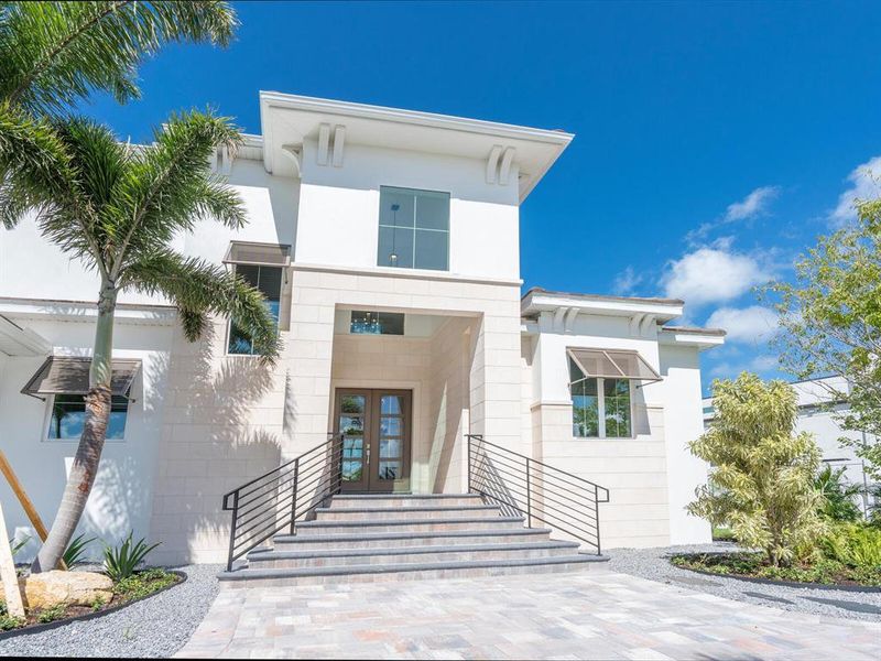 Exterior details and patio area of a home in , Sarasota (Image 4).