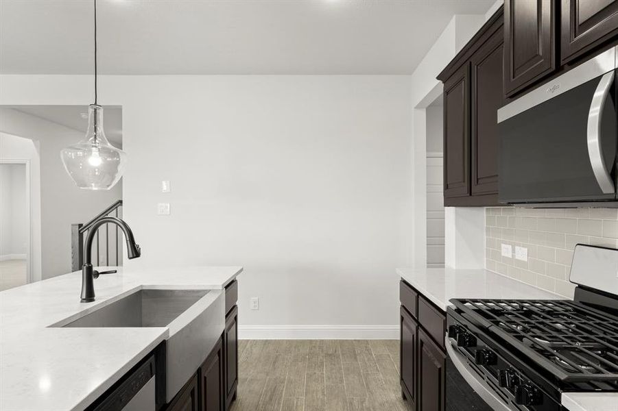 07. 100 Meadow - Kitchen (3) 07. 100 Meadow - Kitchen (3)