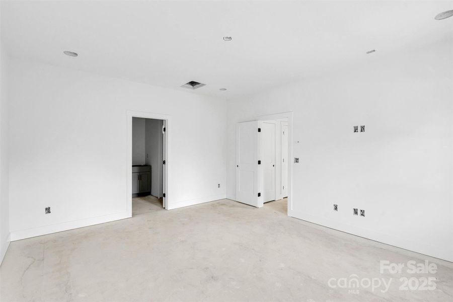 Spacious, unfurnished interior of a new home in , Charlotte (Image 3).