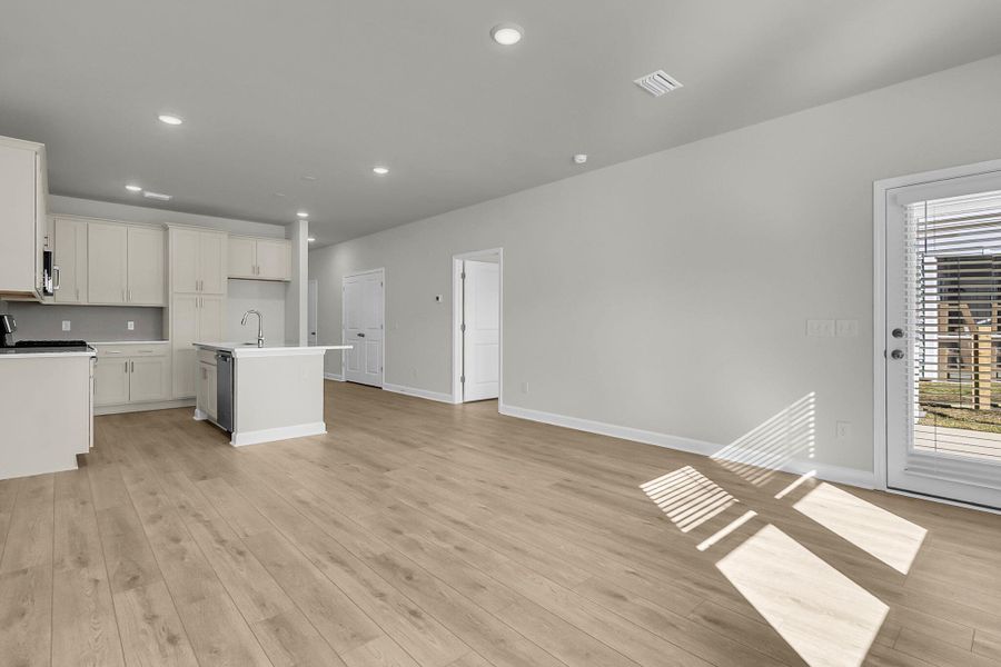 Spacious, unfurnished interior of a new home in , Summerville (Image 14).