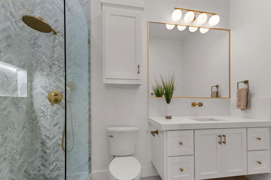 Furnished interior view inside a new home in , Farmers Branch (Image 17).