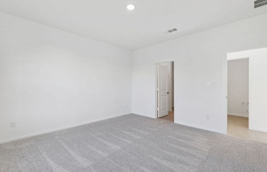 Spacious, unfurnished interior of a new home in Montgomery Bend, Montgomery (Image 34).