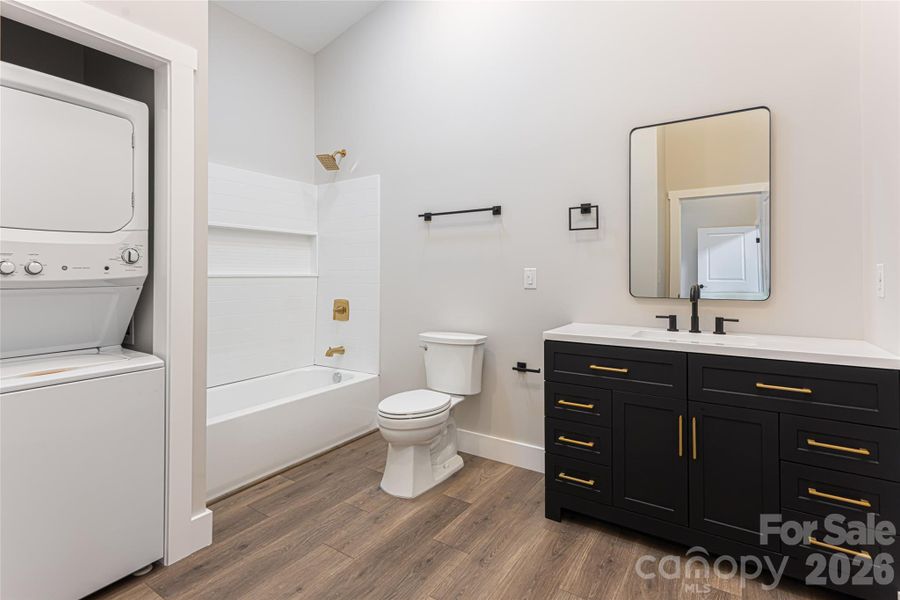 Left Wing-Stylish Bath