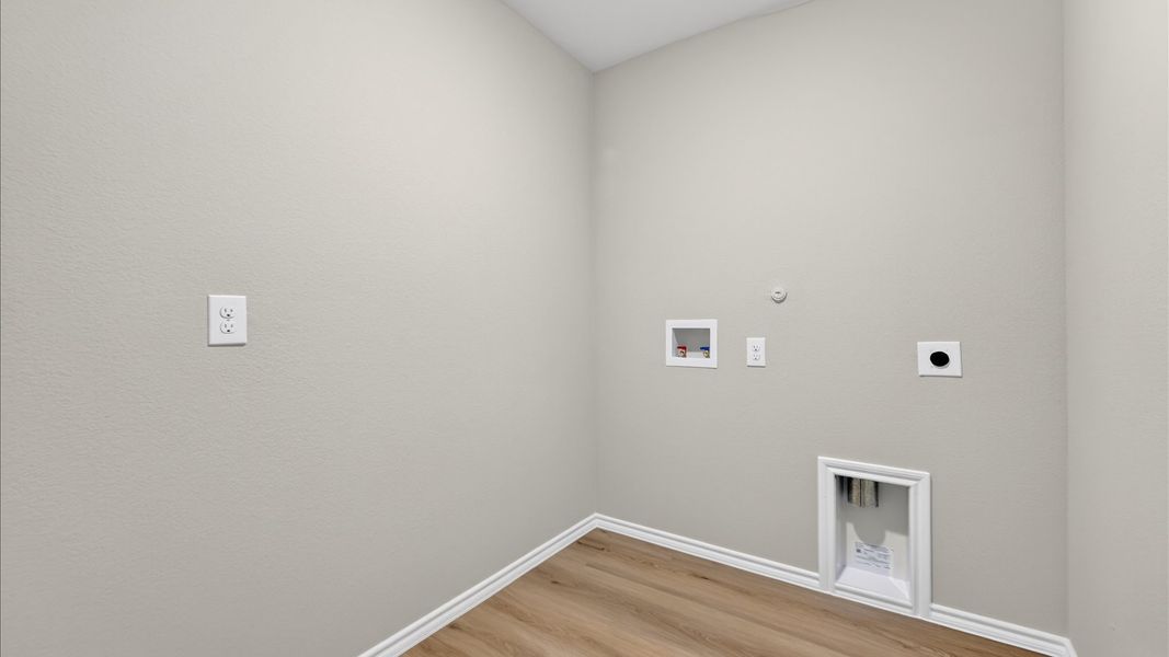Representative unfurnished interior of a home built from the Bailey by D.R. Horton in Sunnycreek, Crowley (Image 31).
