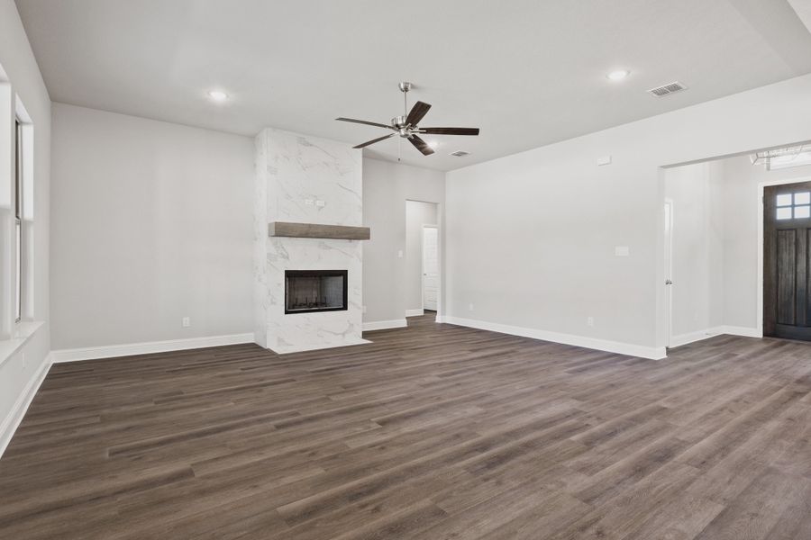 Representative unfurnished interior of a home built from the The Harper by Doug Parr Custom Homes in Spring Valley Ranch, Paradise (Image 12).