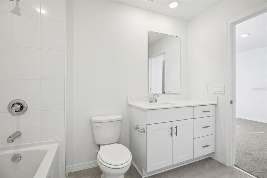 Furnished interior view inside a new home in , Lady Lake (Image 11).