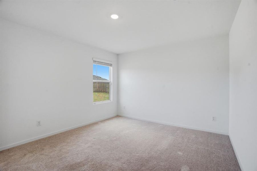 Spacious, unfurnished interior of a new home in Tillage Farms, Princeton (Image 25).