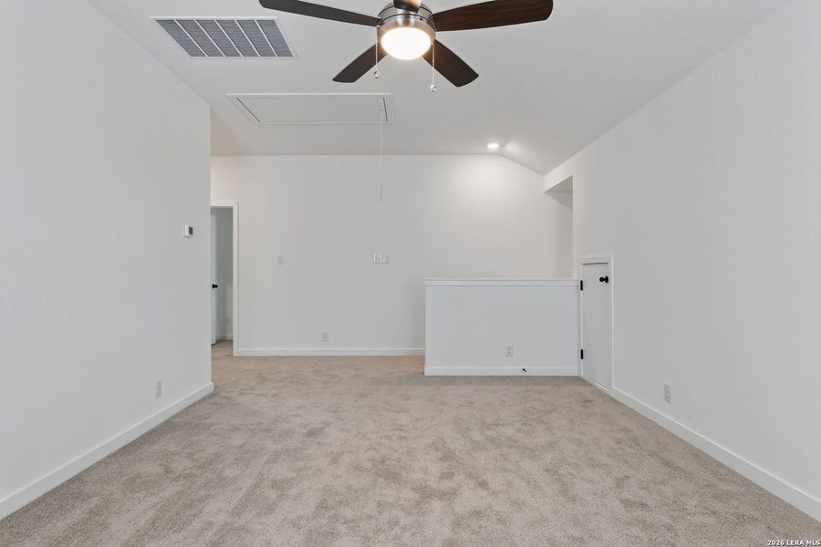 Spacious, unfurnished interior of a new home in , San Antonio (Image 18).
