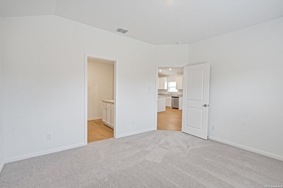 Spacious, unfurnished interior of a new home in Luckey Ranch, San Antonio (Image 15).