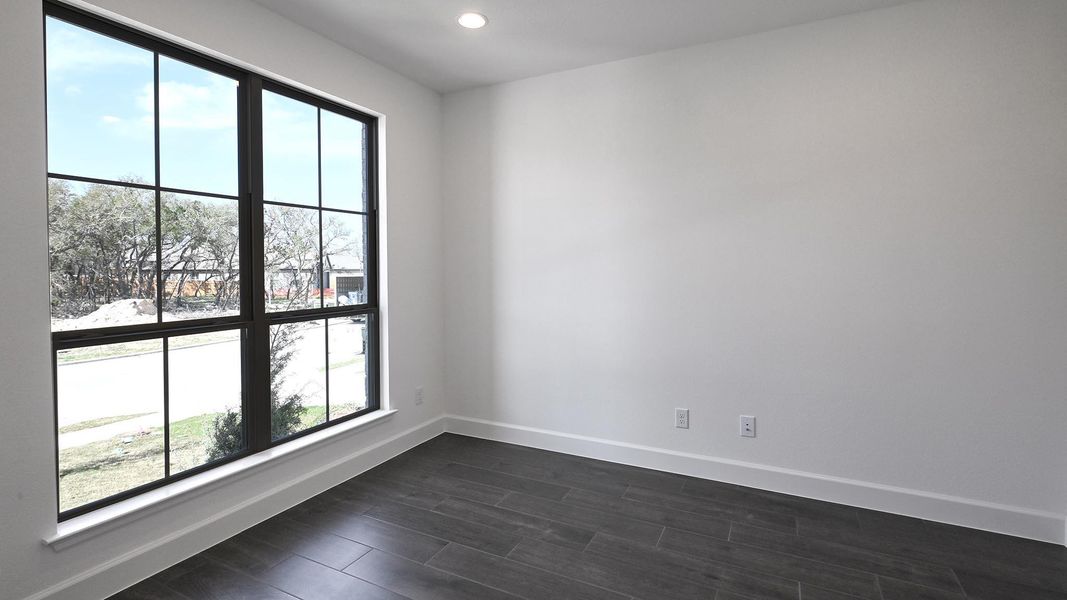 Spacious, unfurnished interior of a new home in 6 Creeks, Kyle (Image 14).