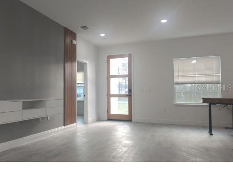 Spacious, unfurnished interior of a new home in , Ocala (Image 12).