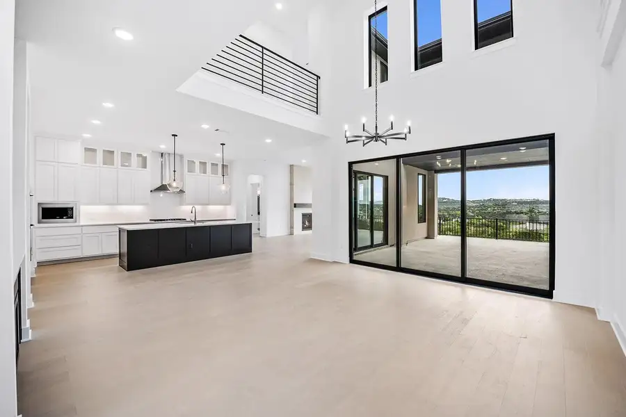 Lynmar II C dining room