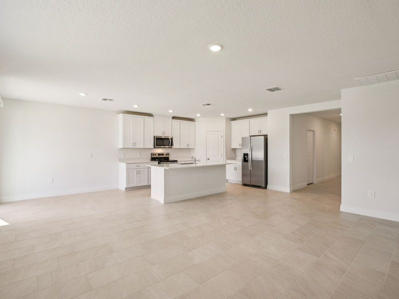 Spacious, unfurnished interior of a new home in Wynnstone - Signature Series, Davenport (Image 8).